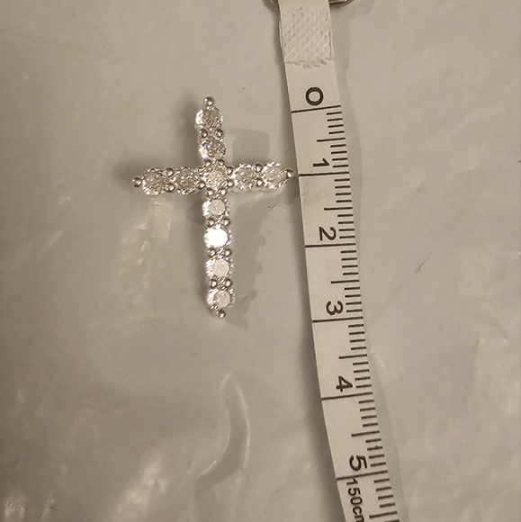 Sterling silver cross diamond necklace - Picture 8 of 8